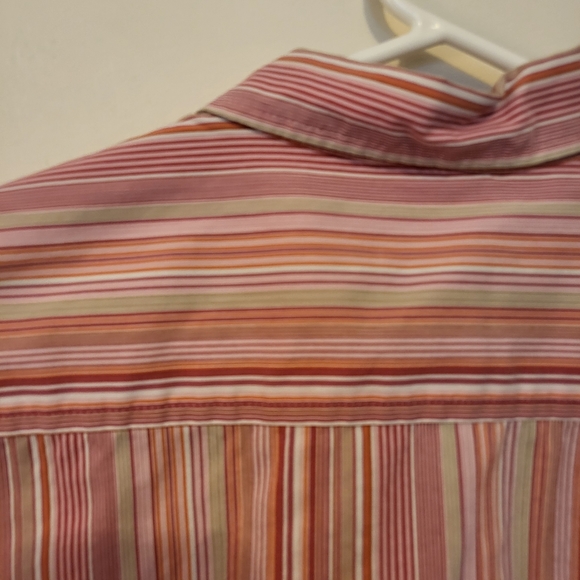 Liz Claiborne size 16 button down blouse.  Pinks, taupe, moss green. - Picture 3 of 6